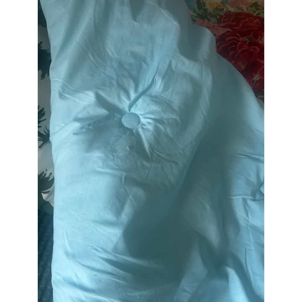 The Pioneer Woman Floral White Swiss Dot Comforter with Matching Tote Bag